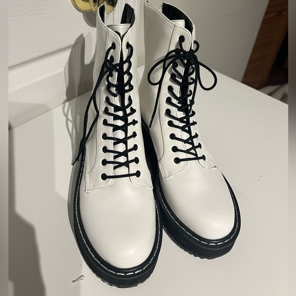 Kendall & Kylie White Platform Boots - Picture 6 of 6